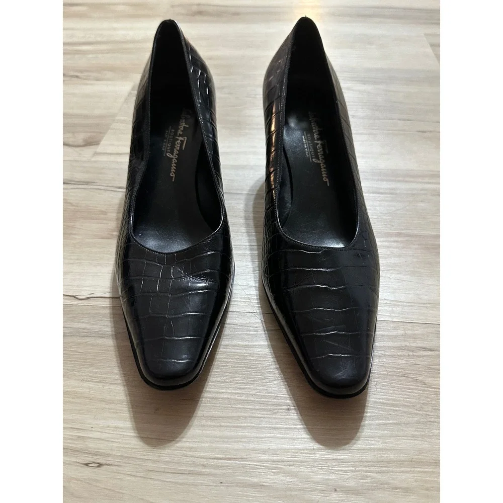 Vintage Salvatore Ferragamo Boutique Croc-embossed Leather Pumps made in Italy